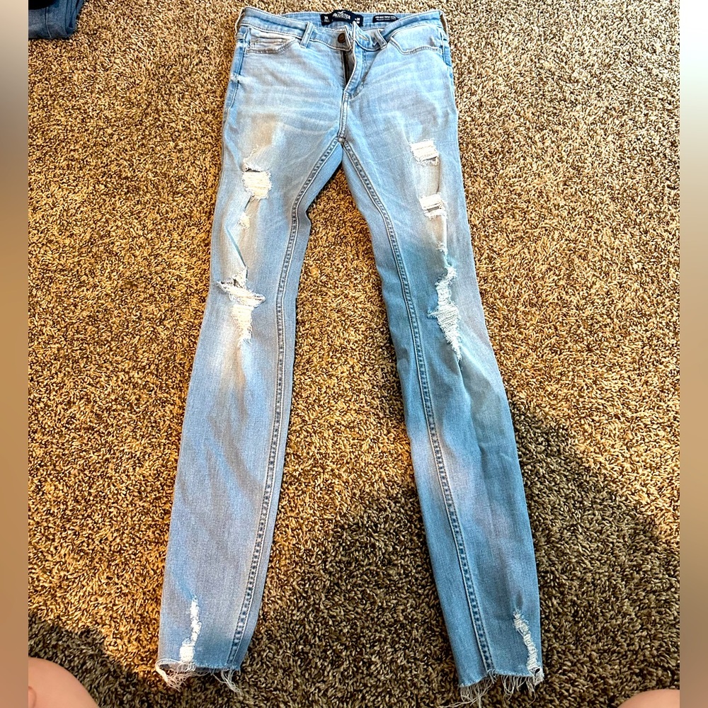 Women’s ripped skinny jeans